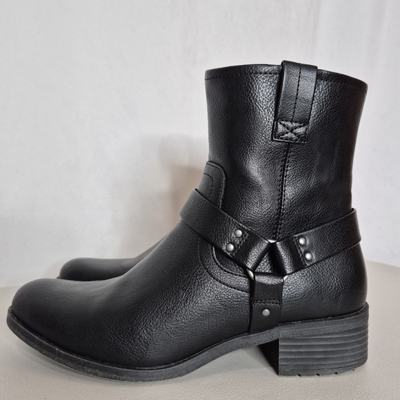 Frye and Co. Elodie Black Faux Leather Side Zip Combat / Moto Boot - Size 8 - Picture 4 of 15